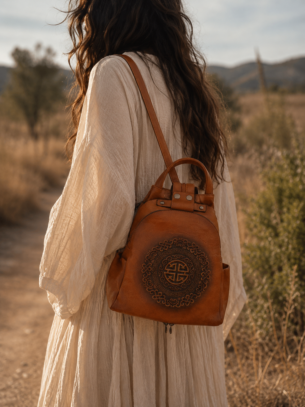 Khangaï - Sac convertible en cuir repoussé