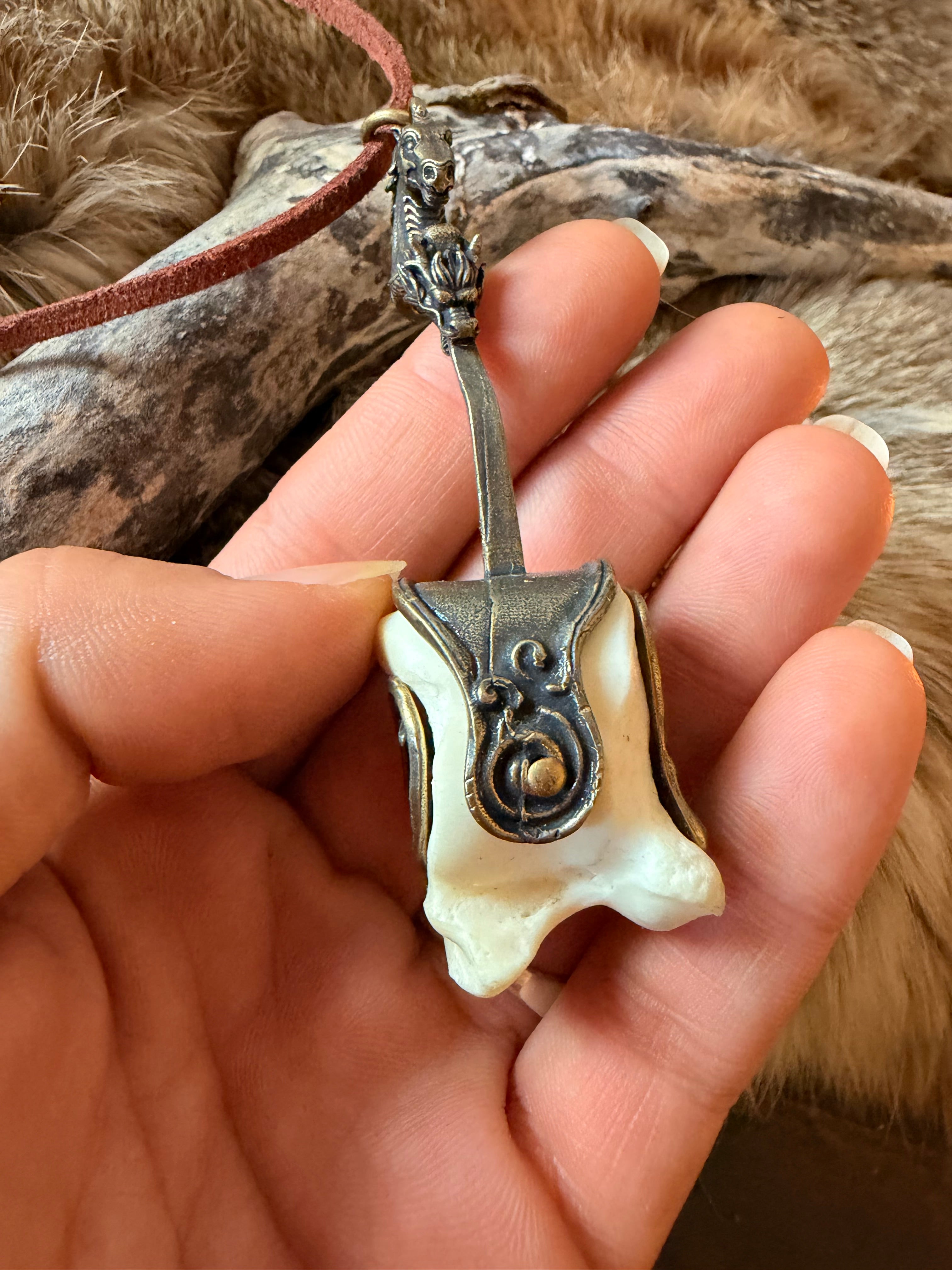 Talisman cheval – Vertèbre de mouton