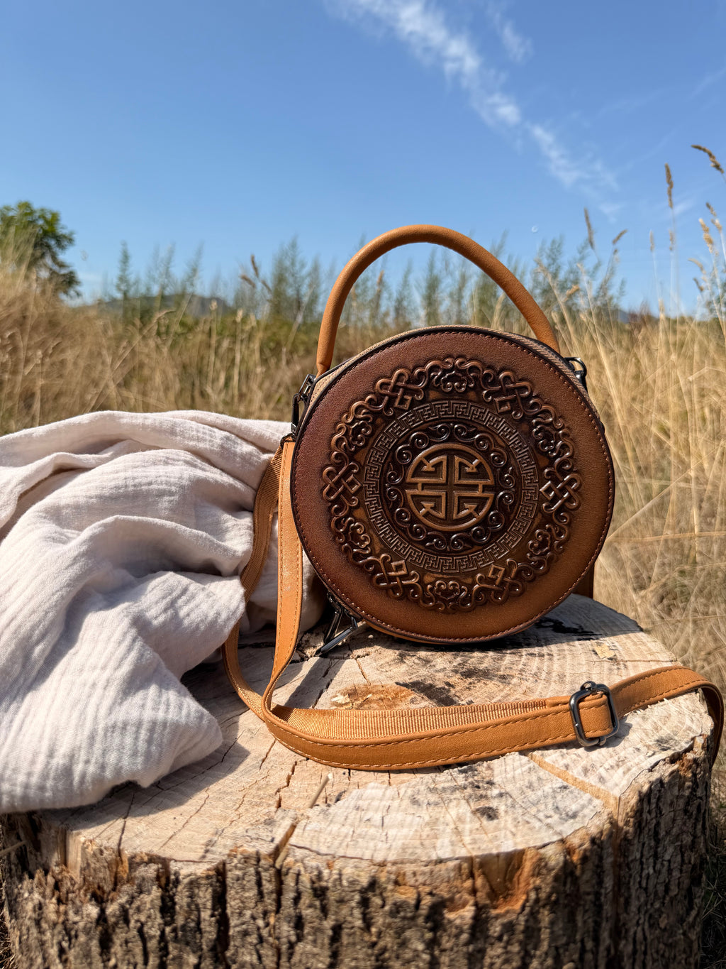 Khatan – Sac rond en cuir repoussé