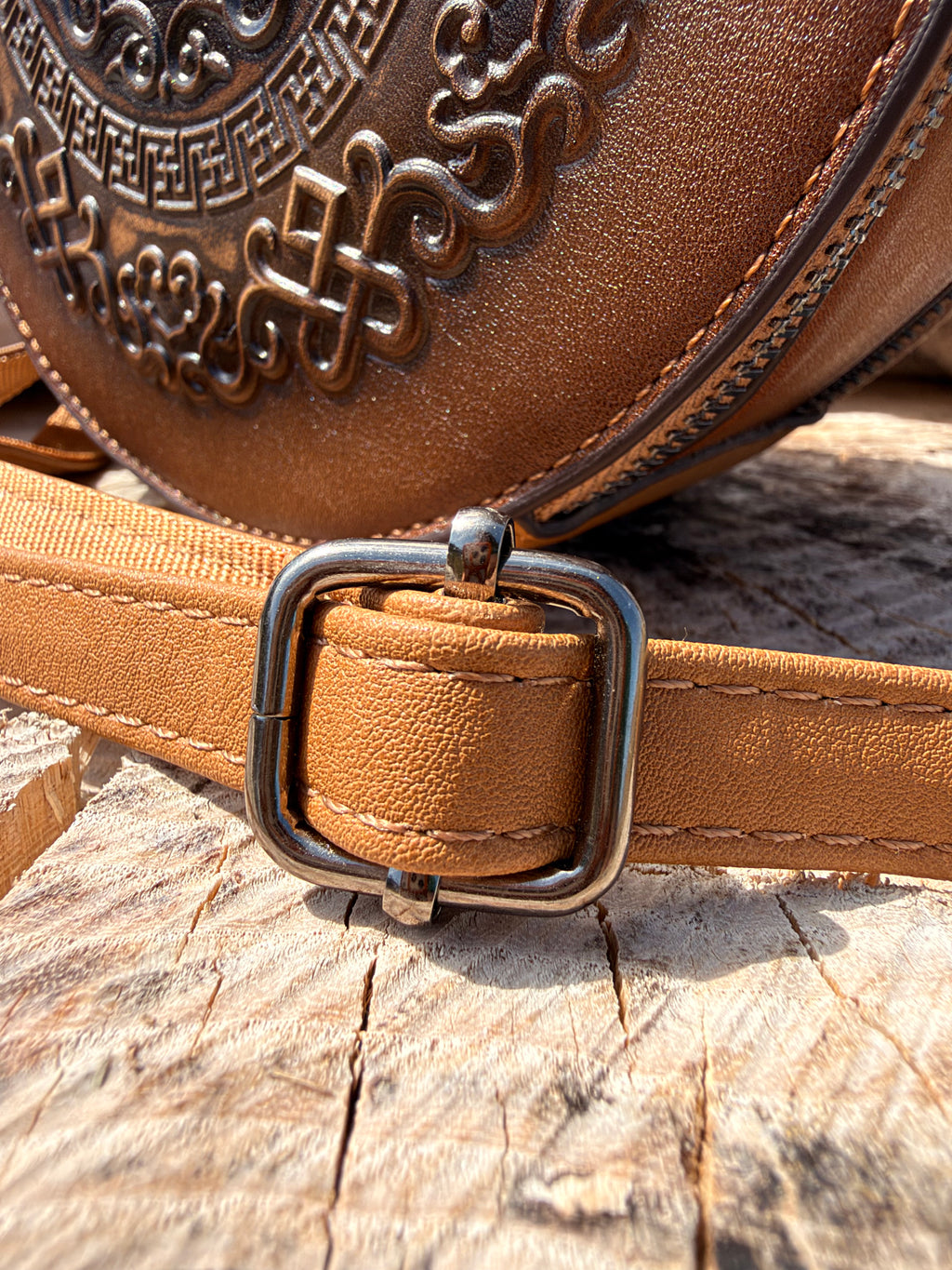 Khatan – Sac rond en cuir repoussé