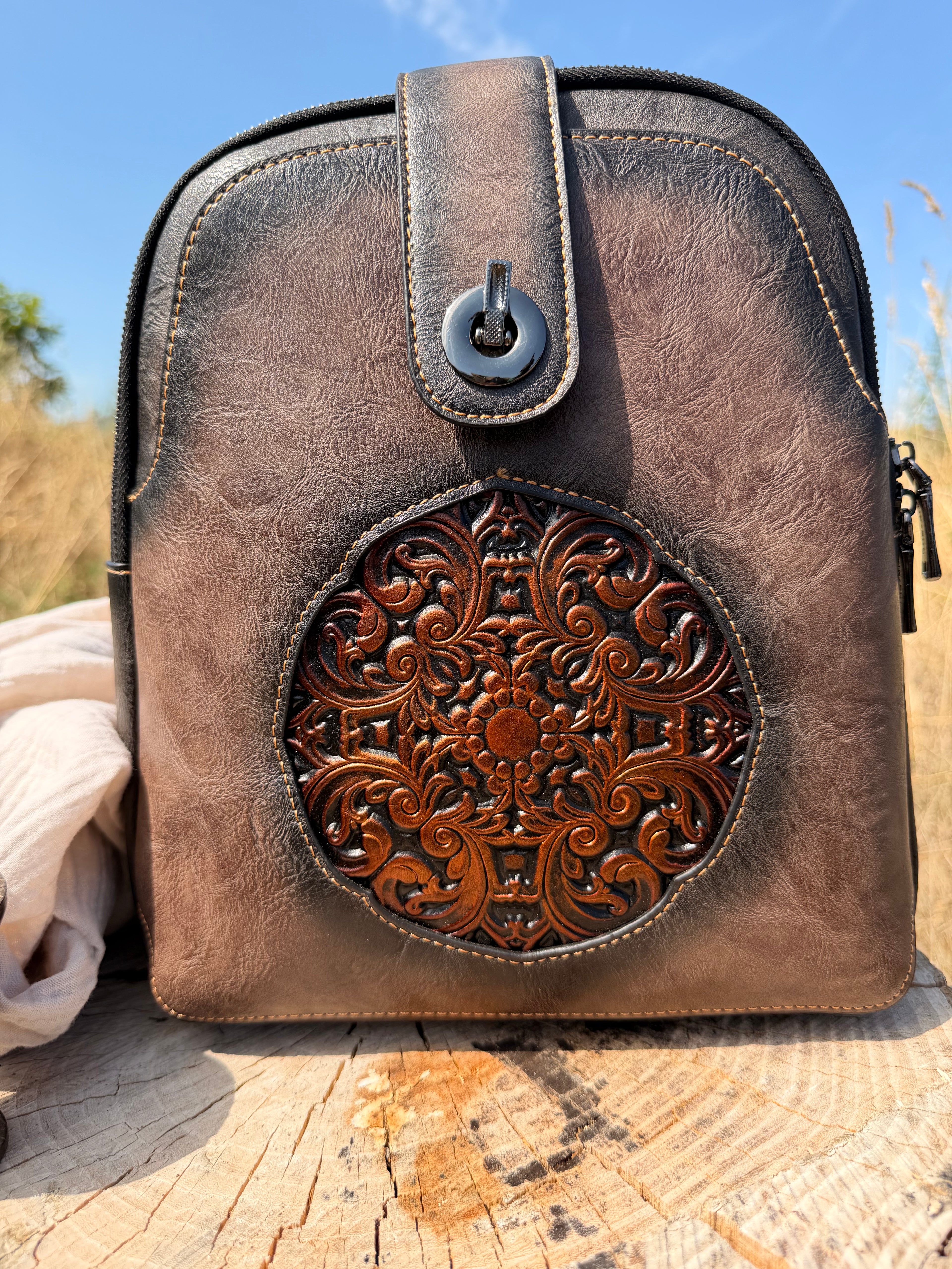 Altaï - Sac à dos en cuir repoussé
