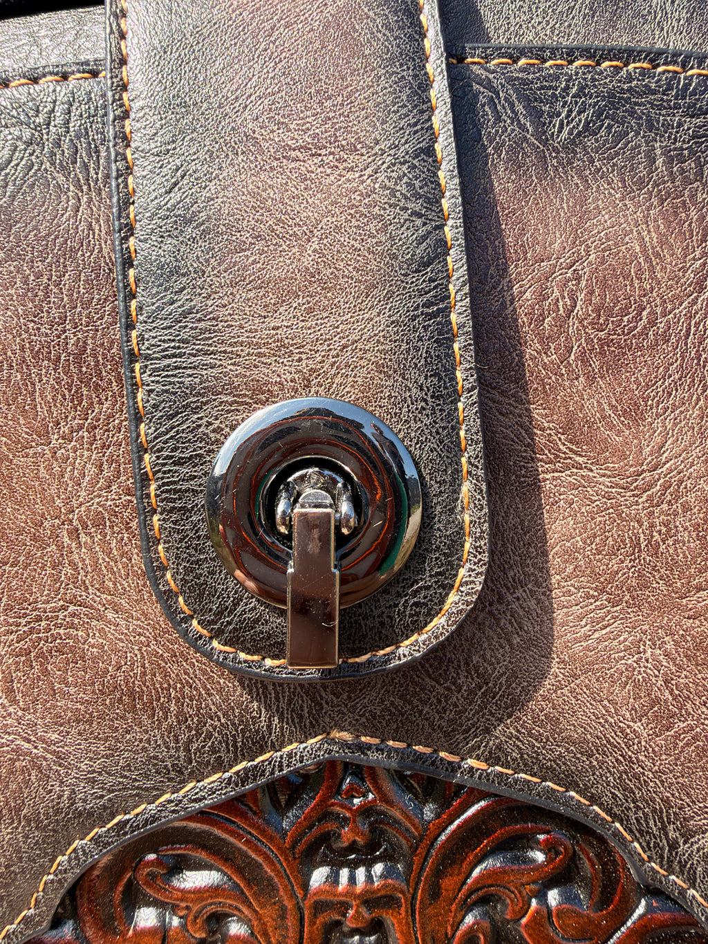 Altaï - Sac à dos en cuir repoussé