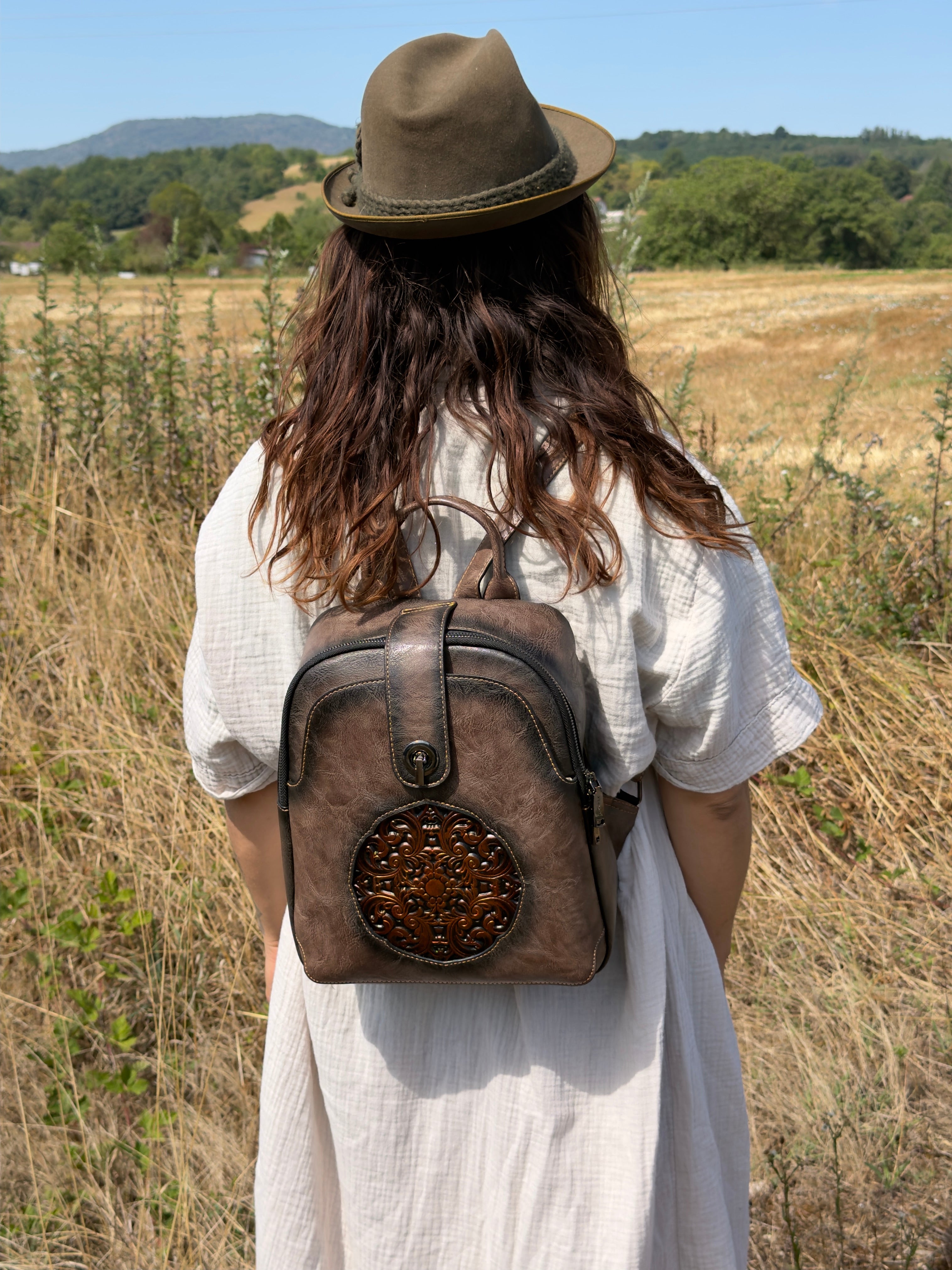 Altaï - Sac à dos en cuir repoussé