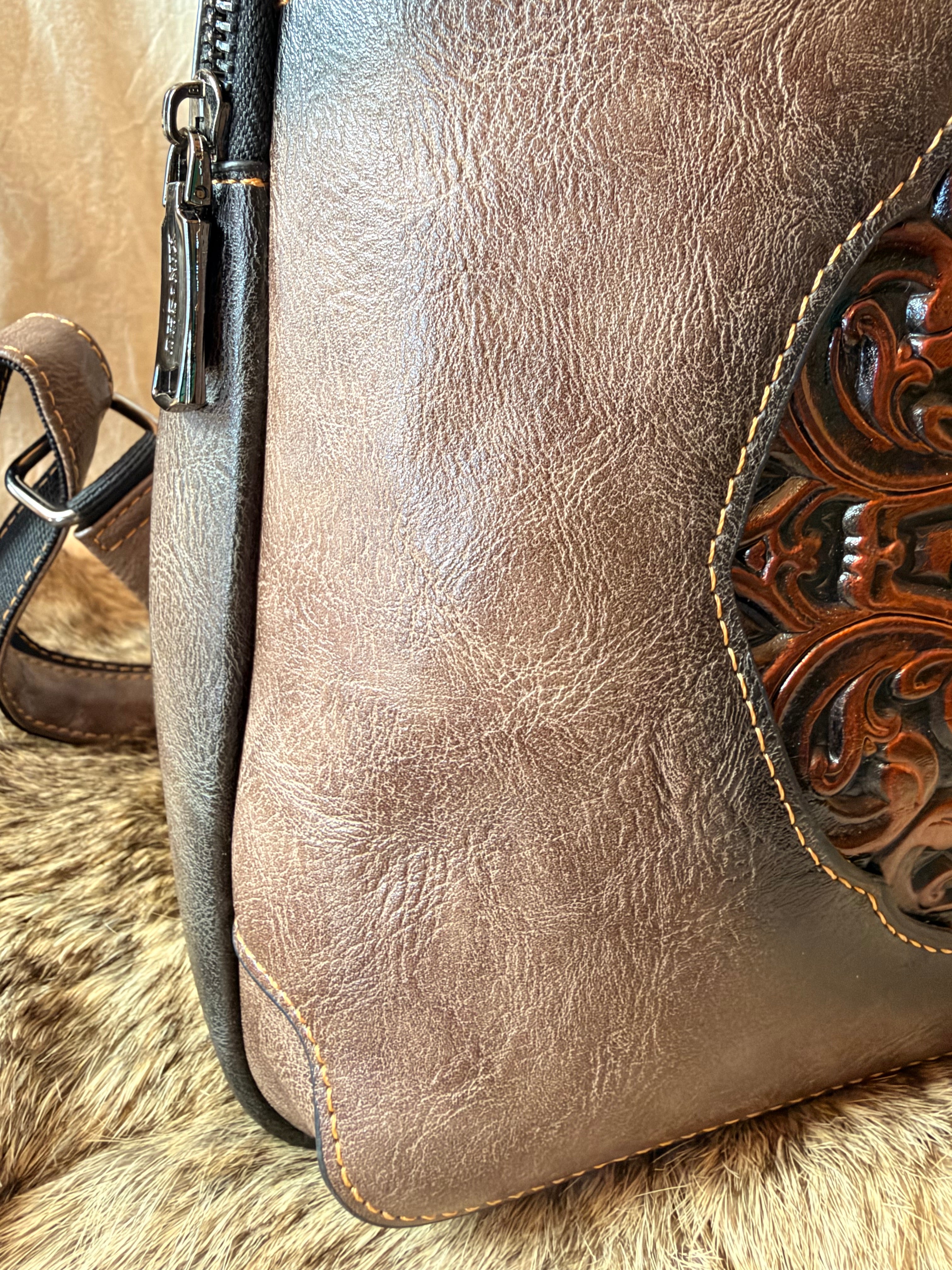 Altaï - Sac à dos en cuir repoussé