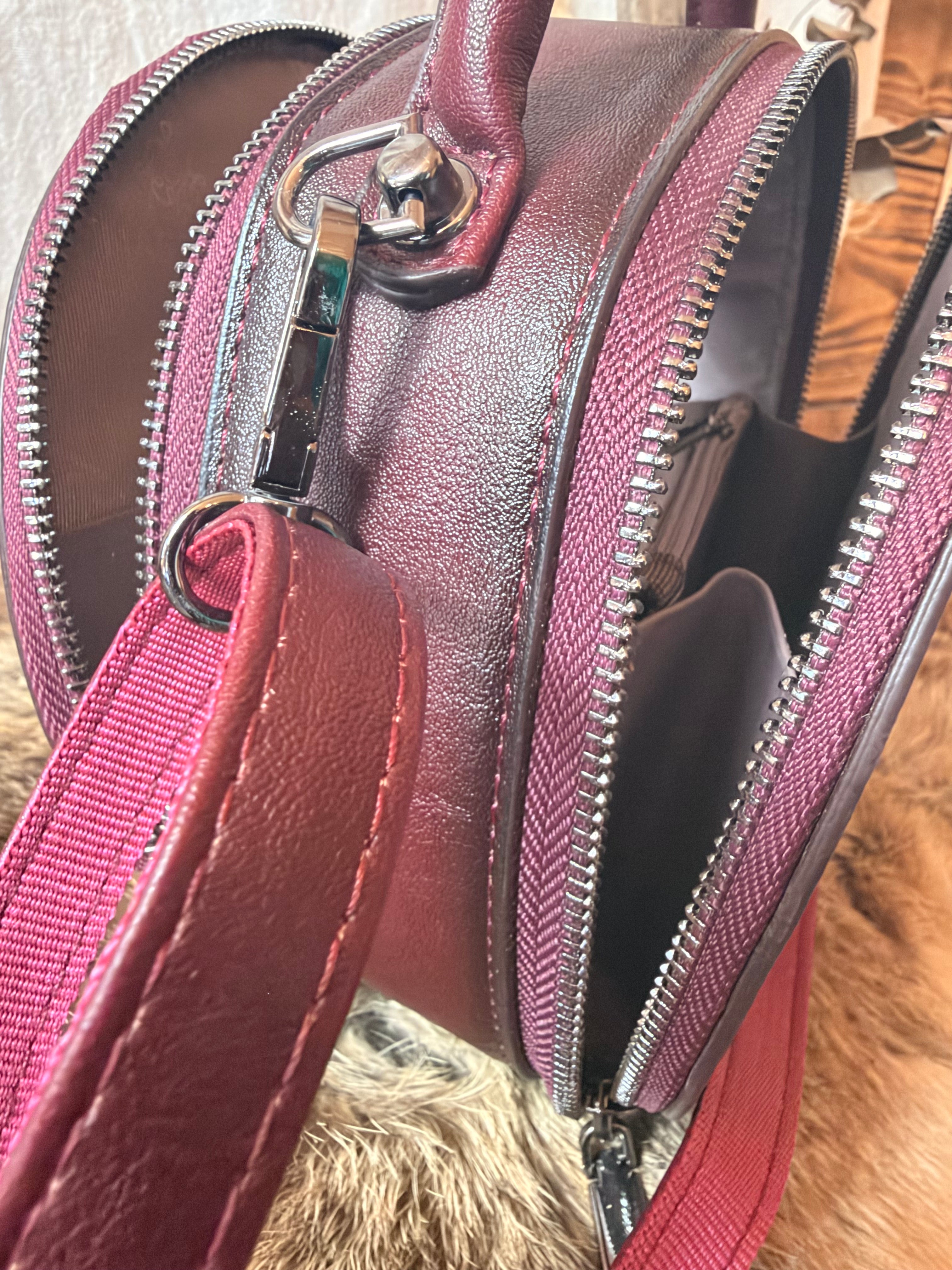 Khatan – Sac rond en cuir repoussé