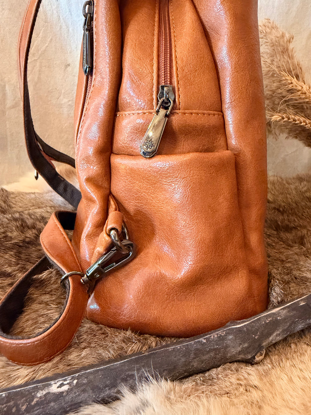 Khangaï - Sac convertible en cuir repoussé