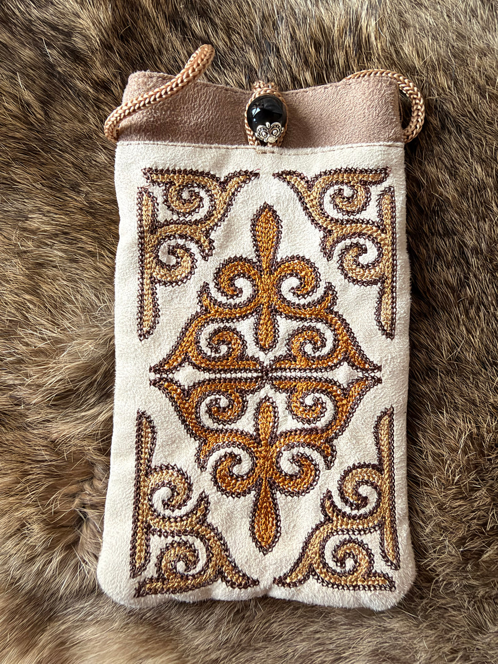 Pochette téléphone brodée Kazakh
